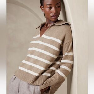 Banana Republic - Tan and White V Neck Sweater